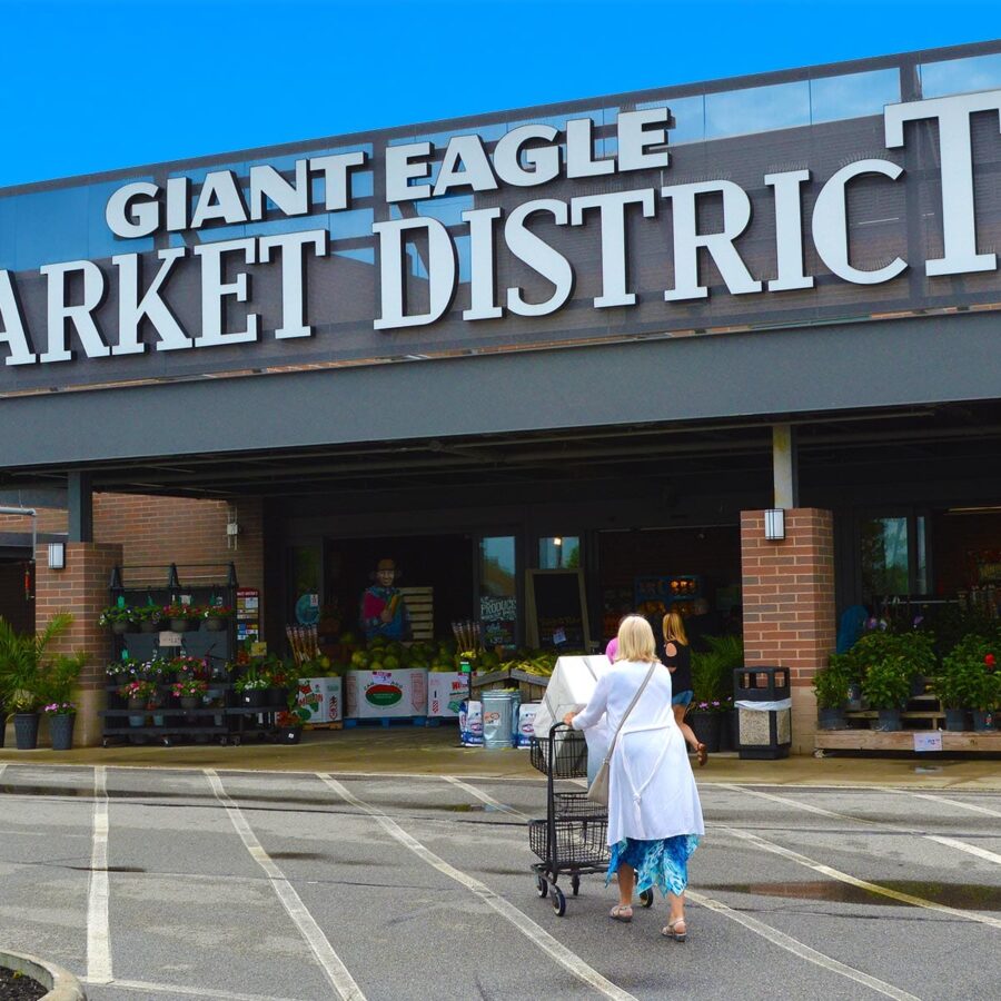 Giant Eagle Market District facade signage photo